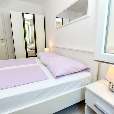 Mila Apartment Sinj Bagian luar foto