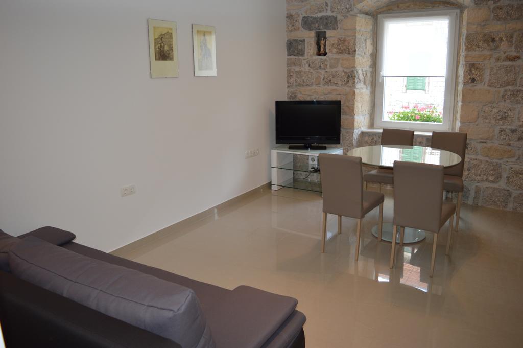 Mila Apartment Sinj Bagian luar foto