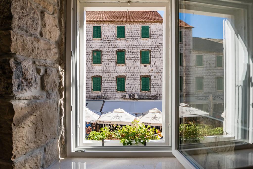 Mila Apartment Sinj Bagian luar foto
