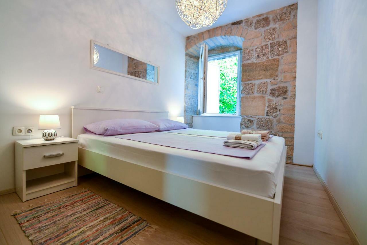 Mila Apartment Sinj Bagian luar foto