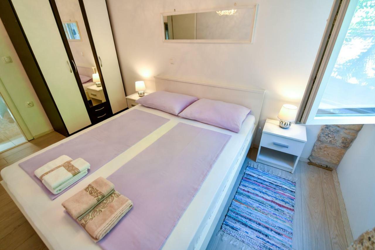 Mila Apartment Sinj Bagian luar foto