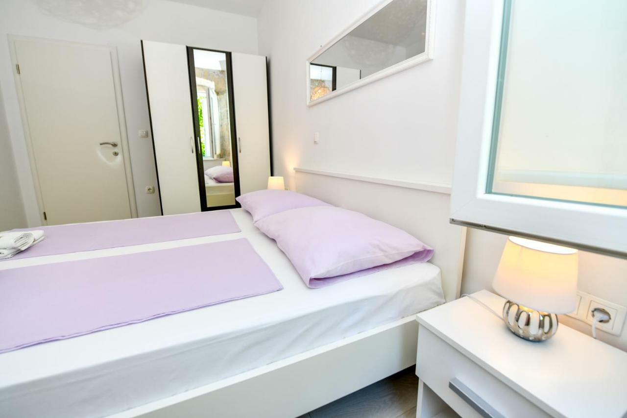 Mila Apartment Sinj Bagian luar foto